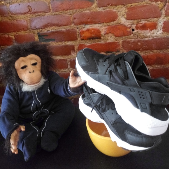 Nike Huarache Sneakers - Picture 4 of 10